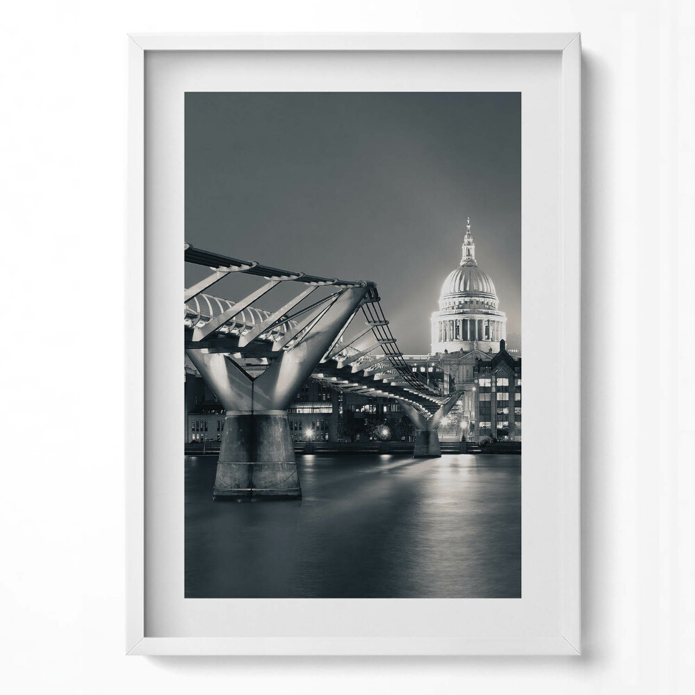 Függőleges kép keretben Híd és dóm éjszakai fényben