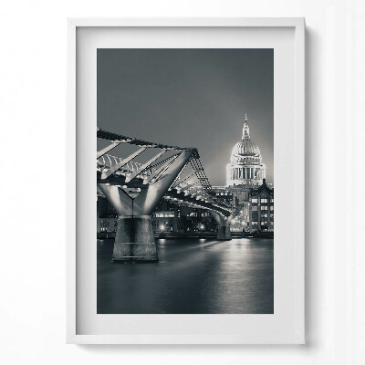Függőleges kép keretben Híd és dóm éjszakai fényben