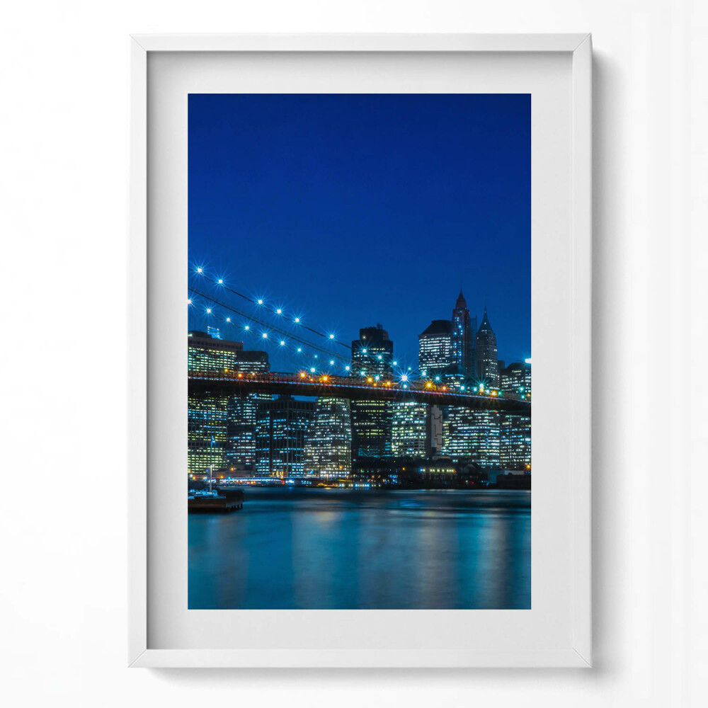 Függőleges kép keretben Éjjeli városkép és híd