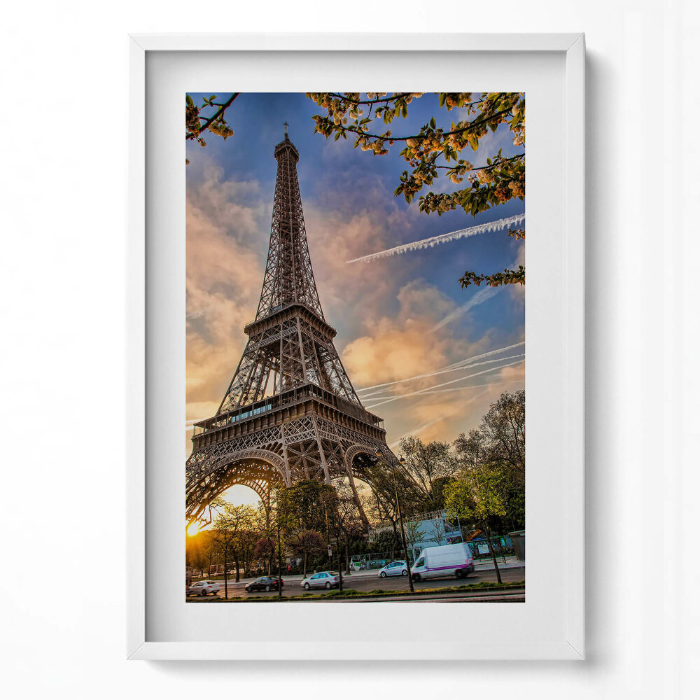 Függőleges kép keretben Eiffel-torony naplementében