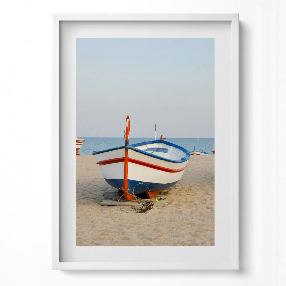 Függőleges kép keretben Hajó a tengerparton