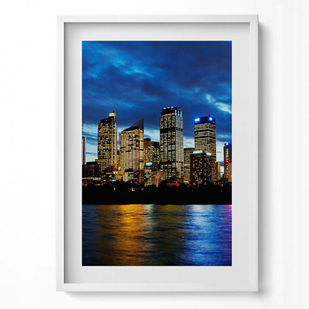 Függőleges kép keretben Modern város látképe éjszaka