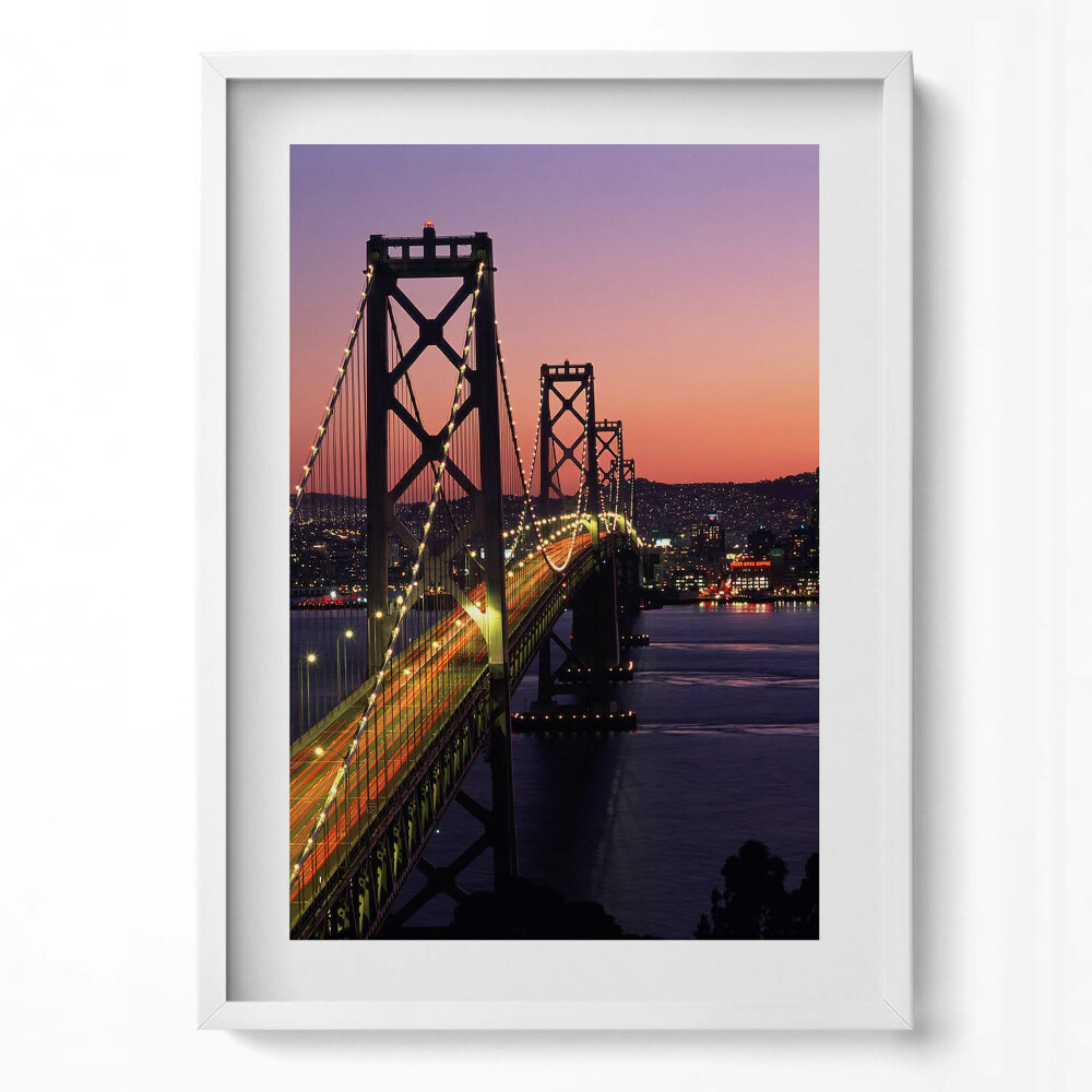 Függőleges kép keretben Híd városnézettel naplementében