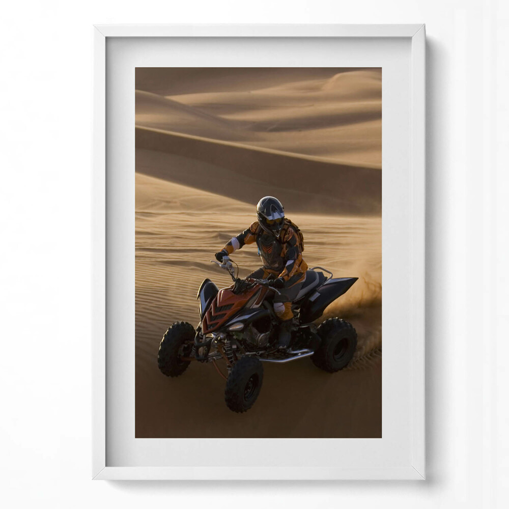 Függőleges kép keretben Quad motorozás a homokdűnék között