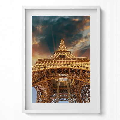 Függőleges kép keretben Eiffel-torony alulnézetből