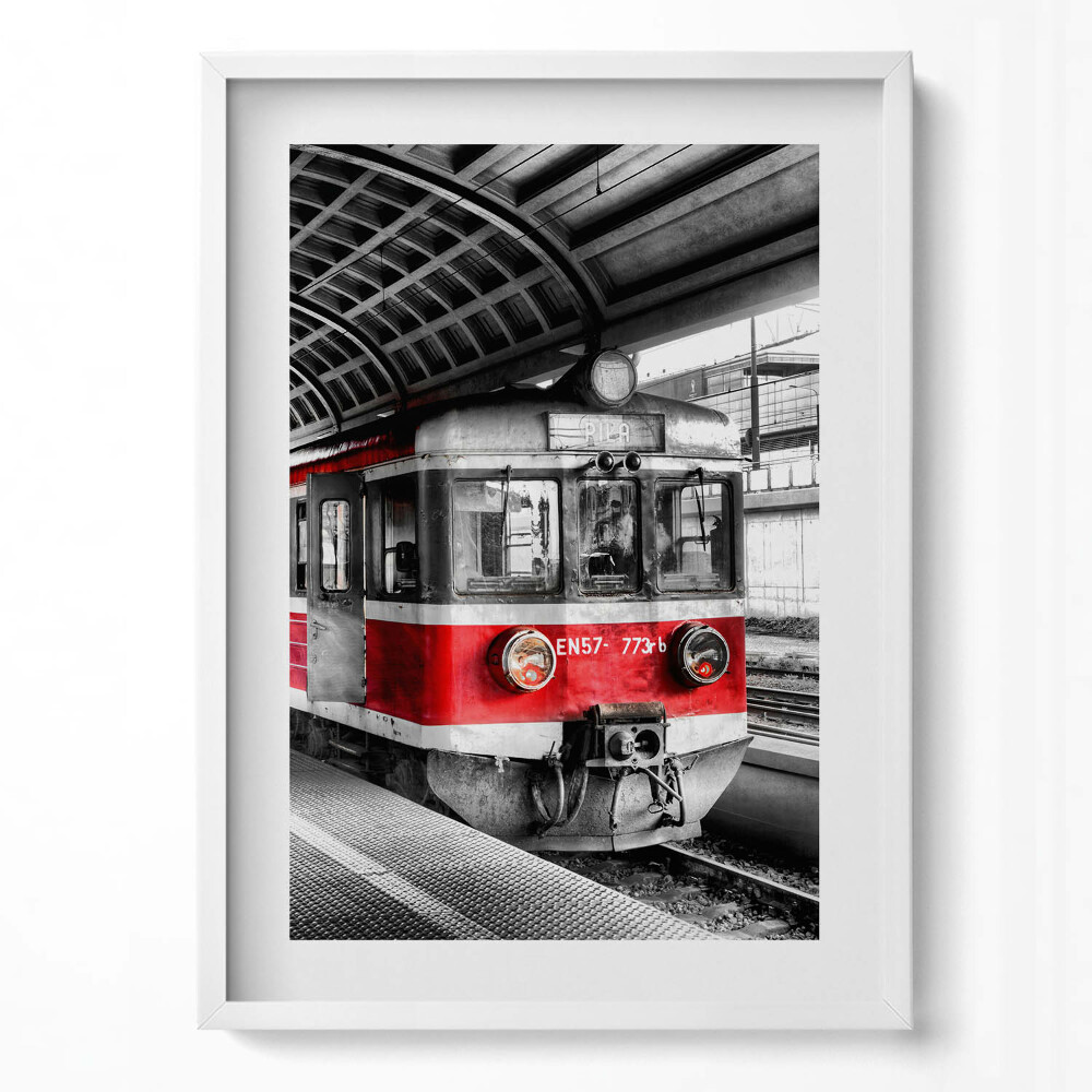 Függőleges kép keretben Vörös villamos egy állomáson