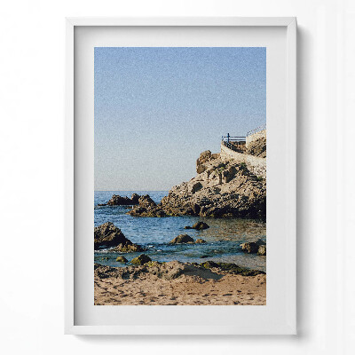 Függőleges kép keretben Tengerparti sziklákkal és kék vízzel