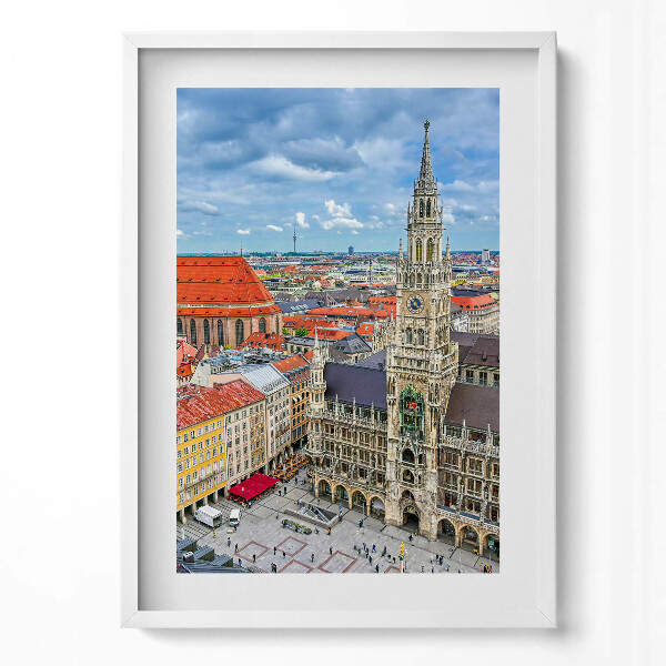Függőleges kép keretben München városképe neogótikus épület