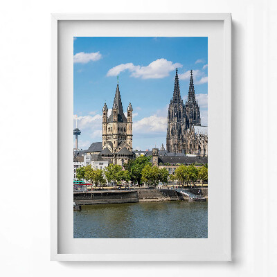 Függőleges kép keretben Két templom a folyóparton