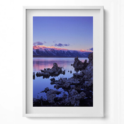 Függőleges kép keretben Tóparti táj hegyekkel