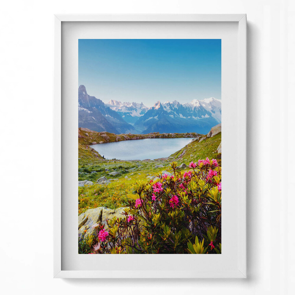 Függőleges kép keretben Hegyek tó virágos rét