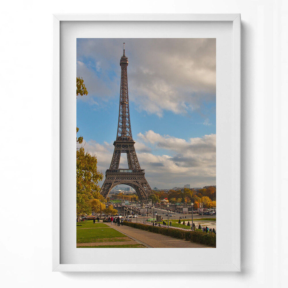 Függőleges kép keretben Eiffel-torony a háttérben