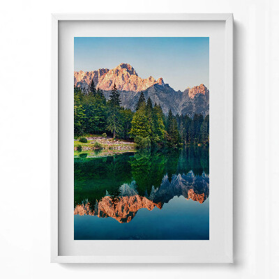 Függőleges kép keretben Hegyek és tükörkép a vízben