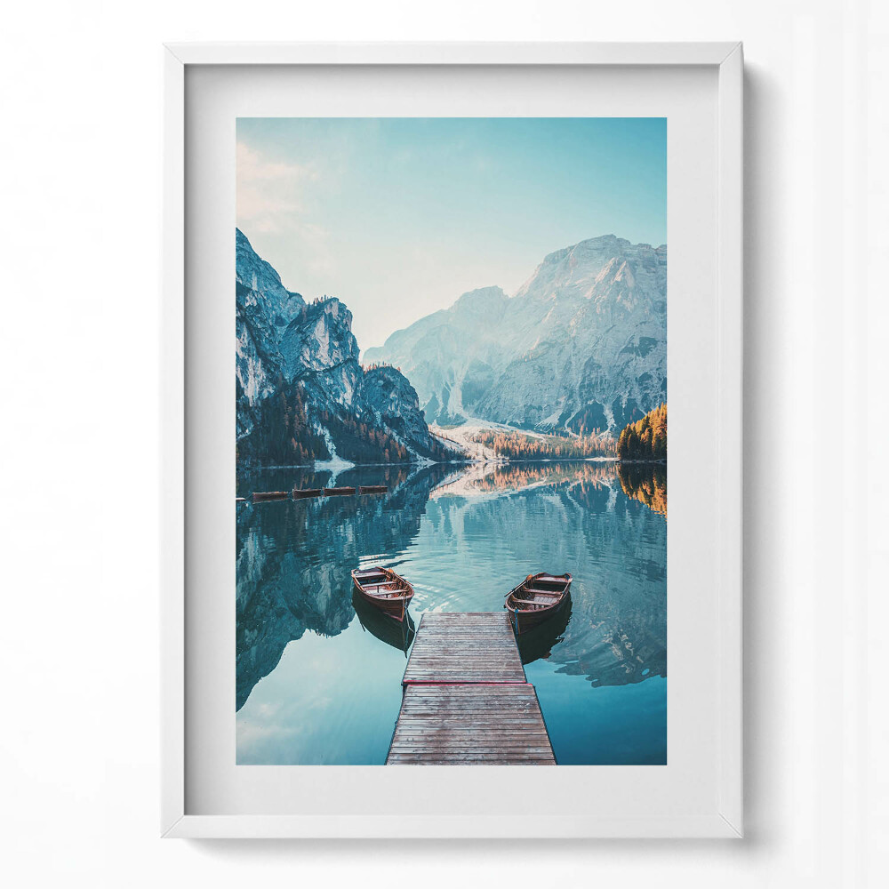 Függőleges kép keretben Tó hegyek csónakok híd