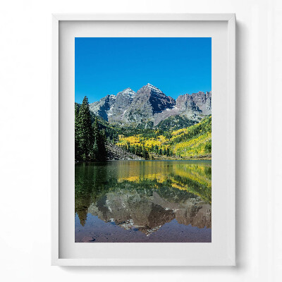 Függőleges kép keretben Hegyek és tükörképe a vízben