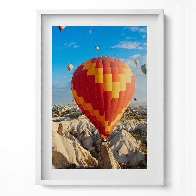 Függőleges kép keretben Léggömbök a kék égen