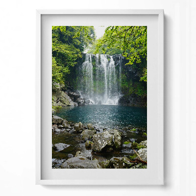 Függőleges kép keretben Zöld dombok vízesés tiszta tó