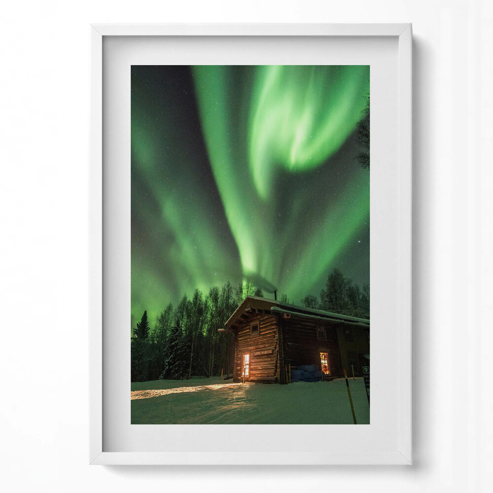 Függőleges kép keretben Északi fény egy faház felett