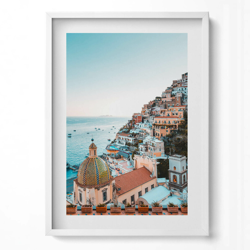 Függőleges kép keretben Tengerparti város panoráma