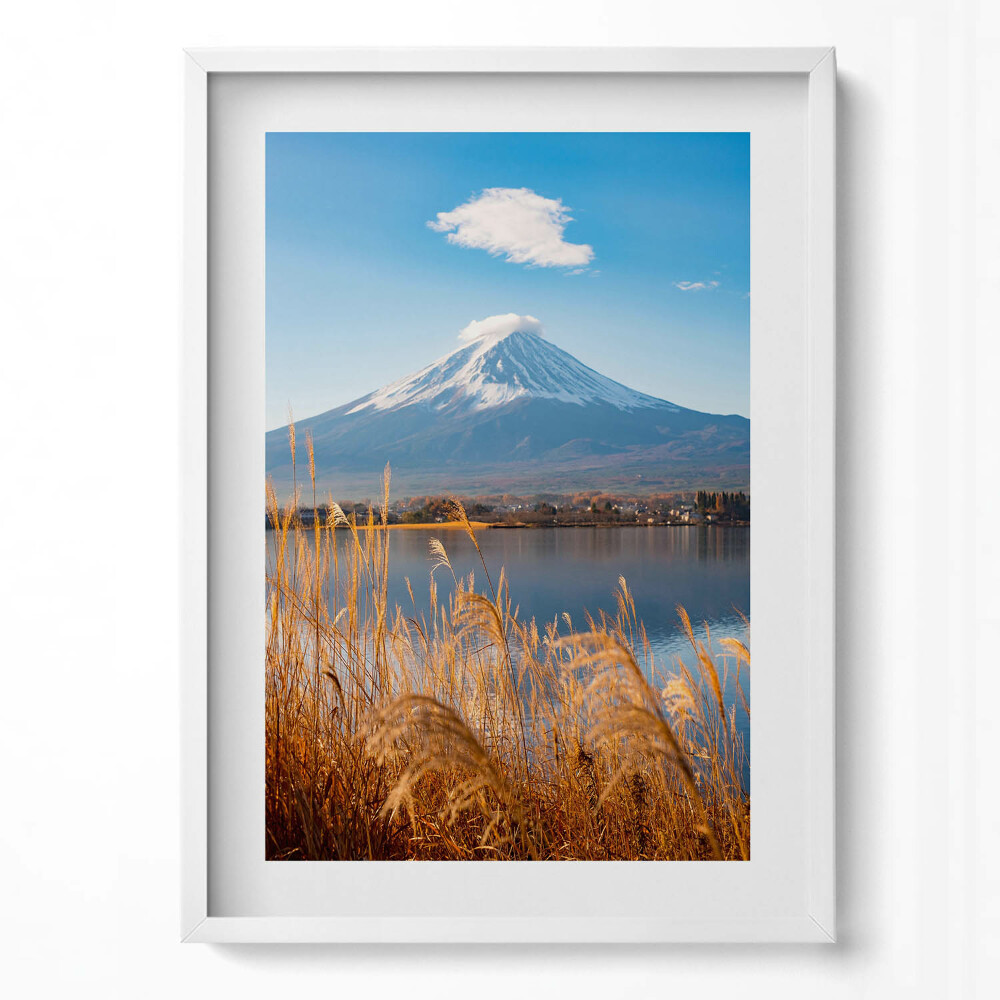 Függőleges kép keretben Hegyi táj tóval és náddal