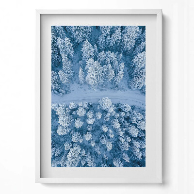 Függőleges kép keretben Téli erdő hóval borítva