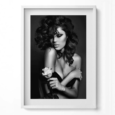 Függőleges kép keretben Női portré rózsával