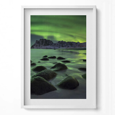 Függőleges kép keretben Északi fény és sziklás táj