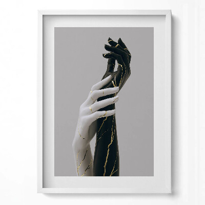 Függőleges kép keretben Két kéz ellentétes színekben