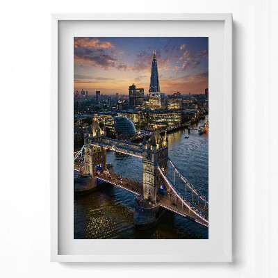 Függőleges kép keretben London hídja naplementében