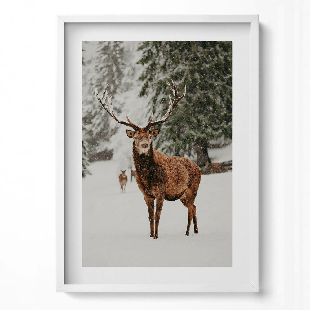 Függőleges kép keretben Szarvas hóesésben