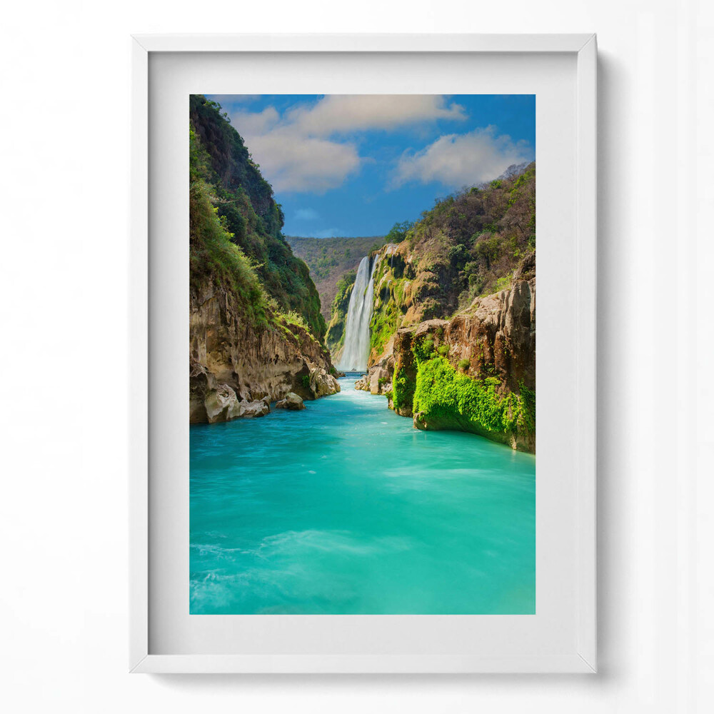 Függőleges kép keretben Zöld dombok és vízesés