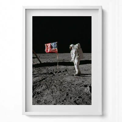 Függőleges kép keretben Holdra szállás amerikai zászló