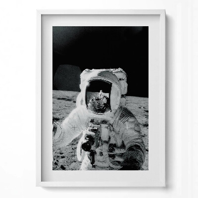 Függőleges kép keretben Űrhajós a Holdon
