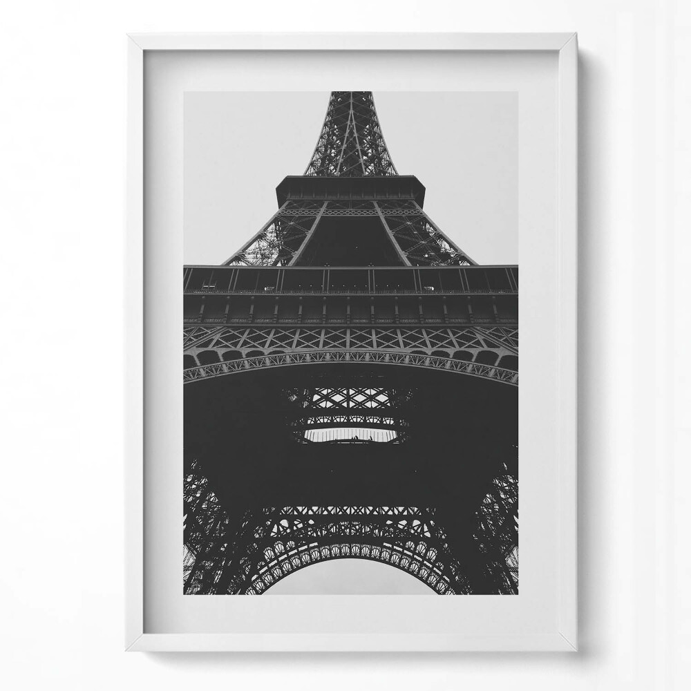 Függőleges kép keretben Eiffel-torony alulnézetből