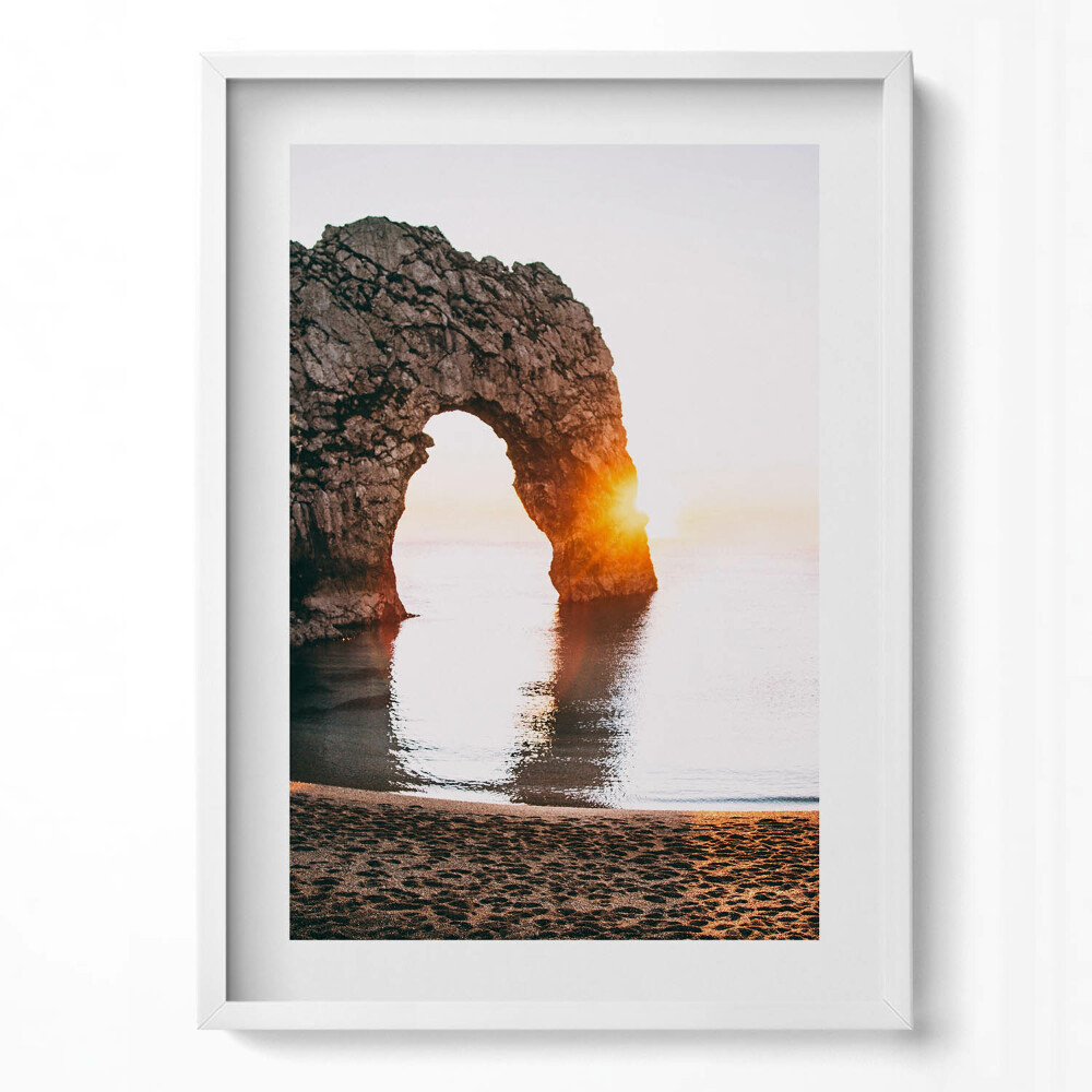 Függőleges kép keretben Tengerparti sziklaív naplementében