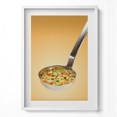 Függőleges kép keretben Leveses merőkanál tálcán