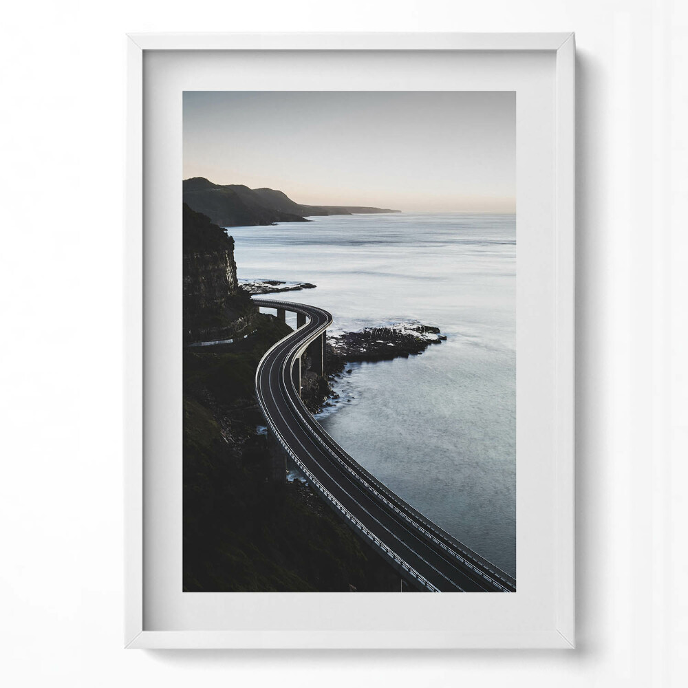 Függőleges kép keretben Tengerparti kanyarodó út