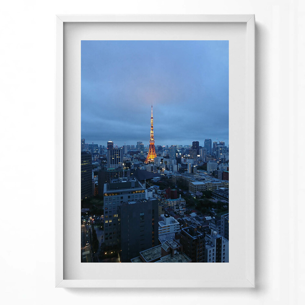 Függőleges kép keretben Tokió városképe világító torony
