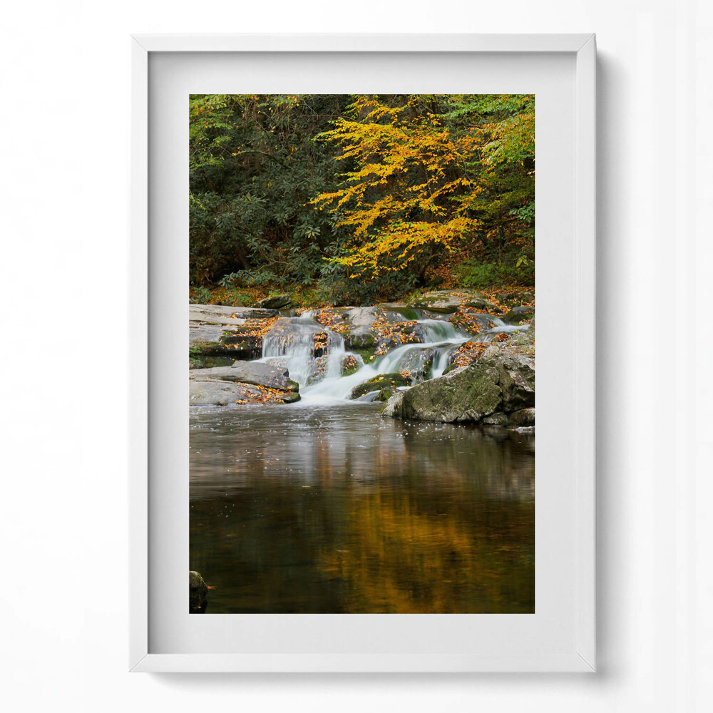 Függőleges kép keretben Őszi táj vízesés tükröződés