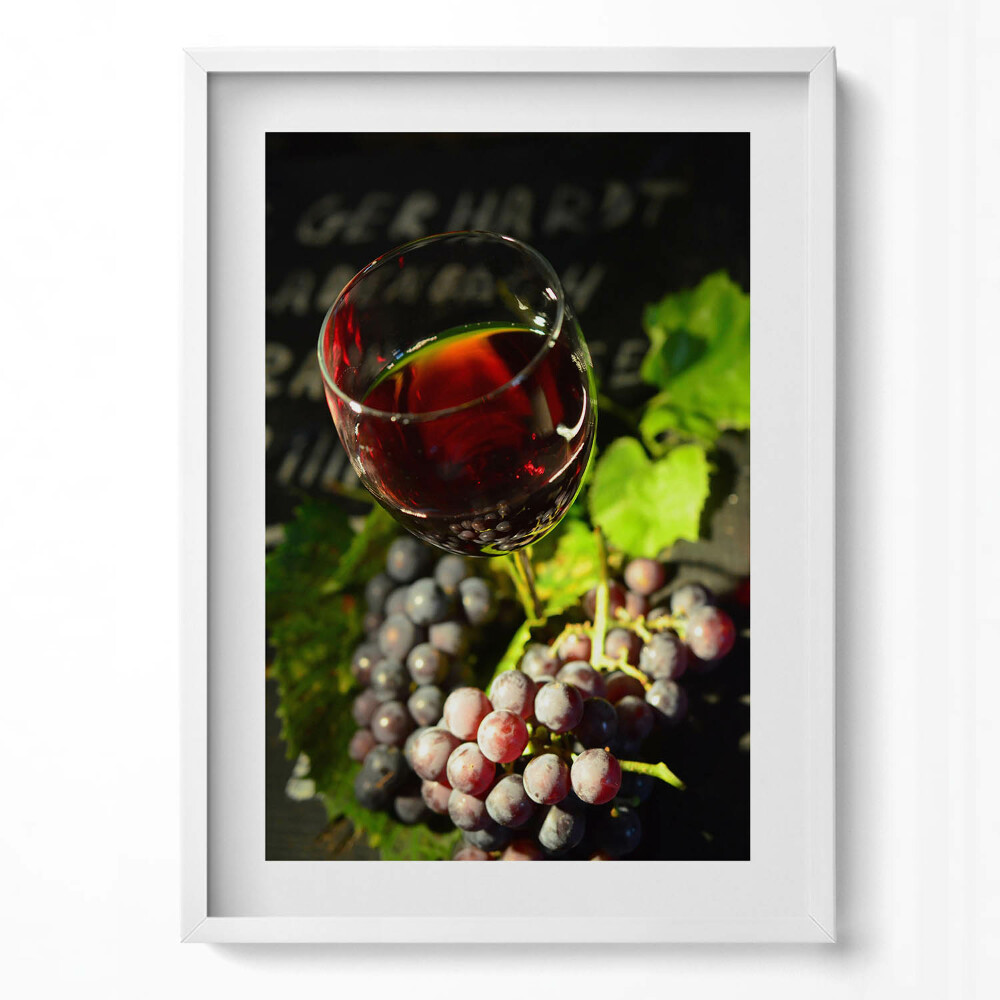 Függőleges kép keretben Bor és szőlő fürtök