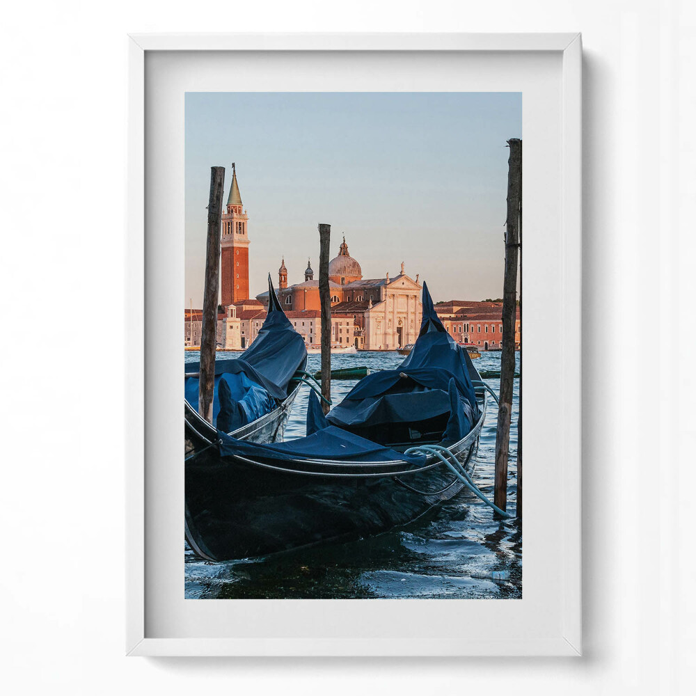 Függőleges kép keretben Velencei gondolák és épületek