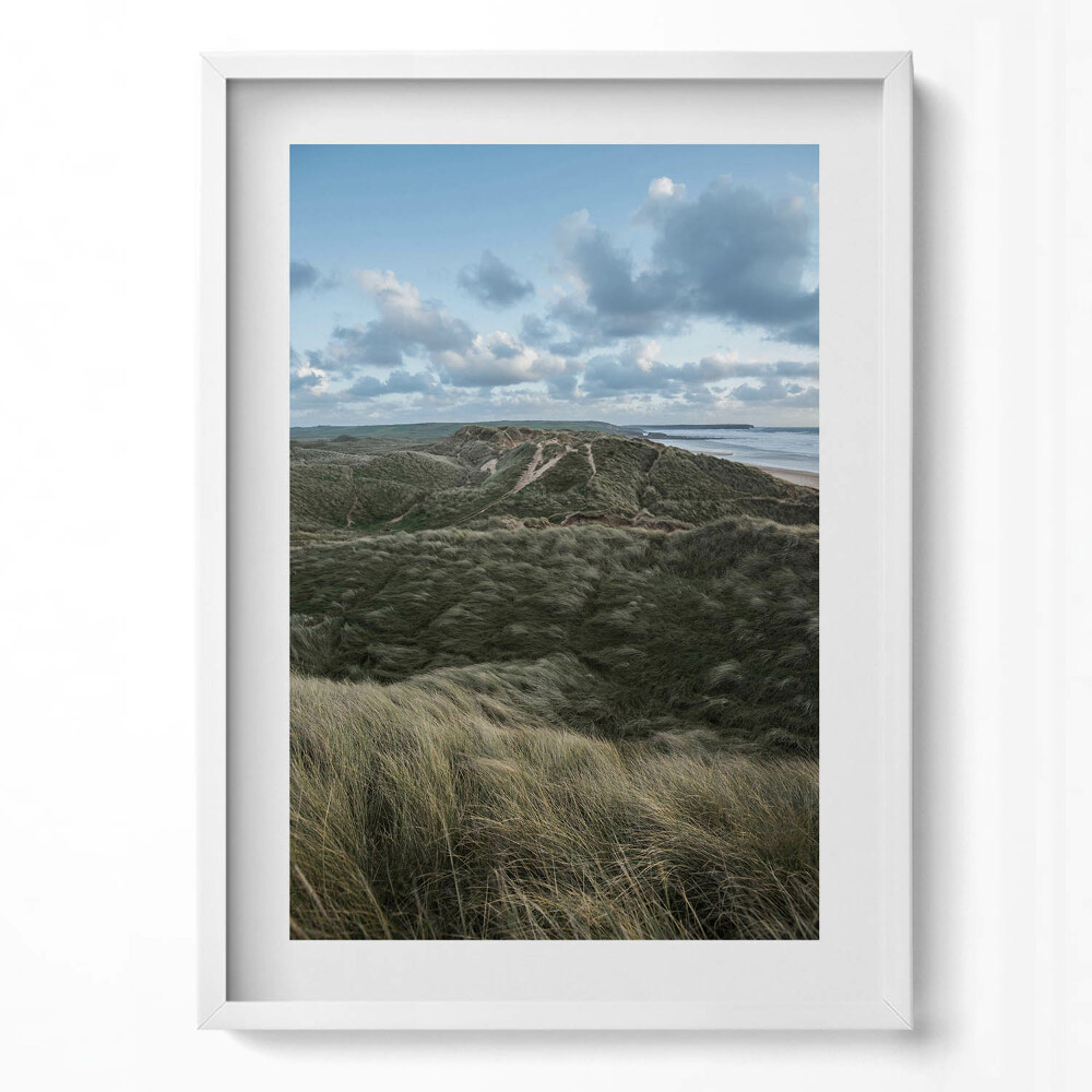 Függőleges kép keretben Tengerparti dűnék és felhős ég