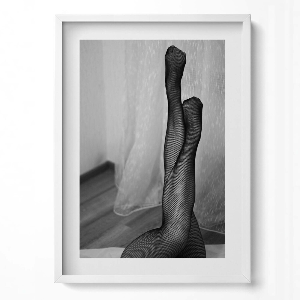 Függőleges kép keretben Fekete harisnyás lábak