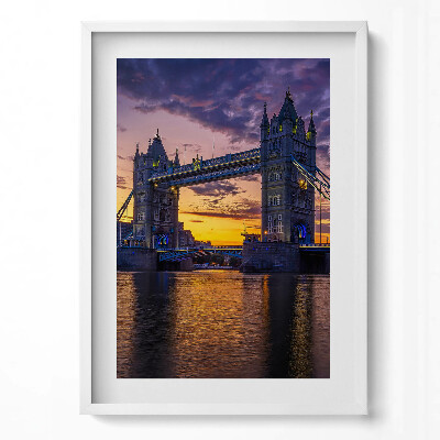 Függőleges kép keretben Tower Bridge naplementében