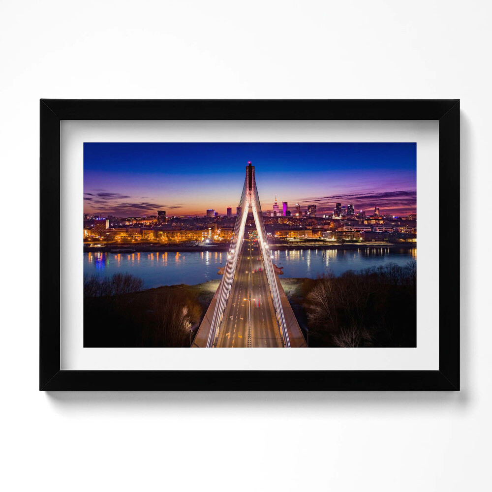 Kép keretben Híd és város este