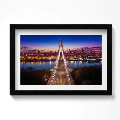 Kép keretben Híd és város este