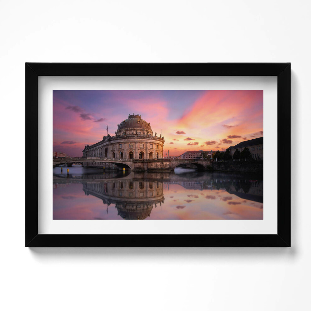 Kép keretben Nézet a városra este