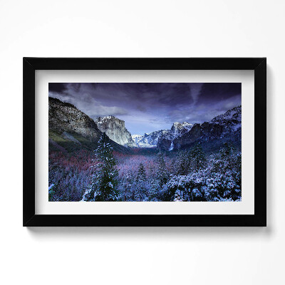 Kép keretben Téli táj hegyek és erdő