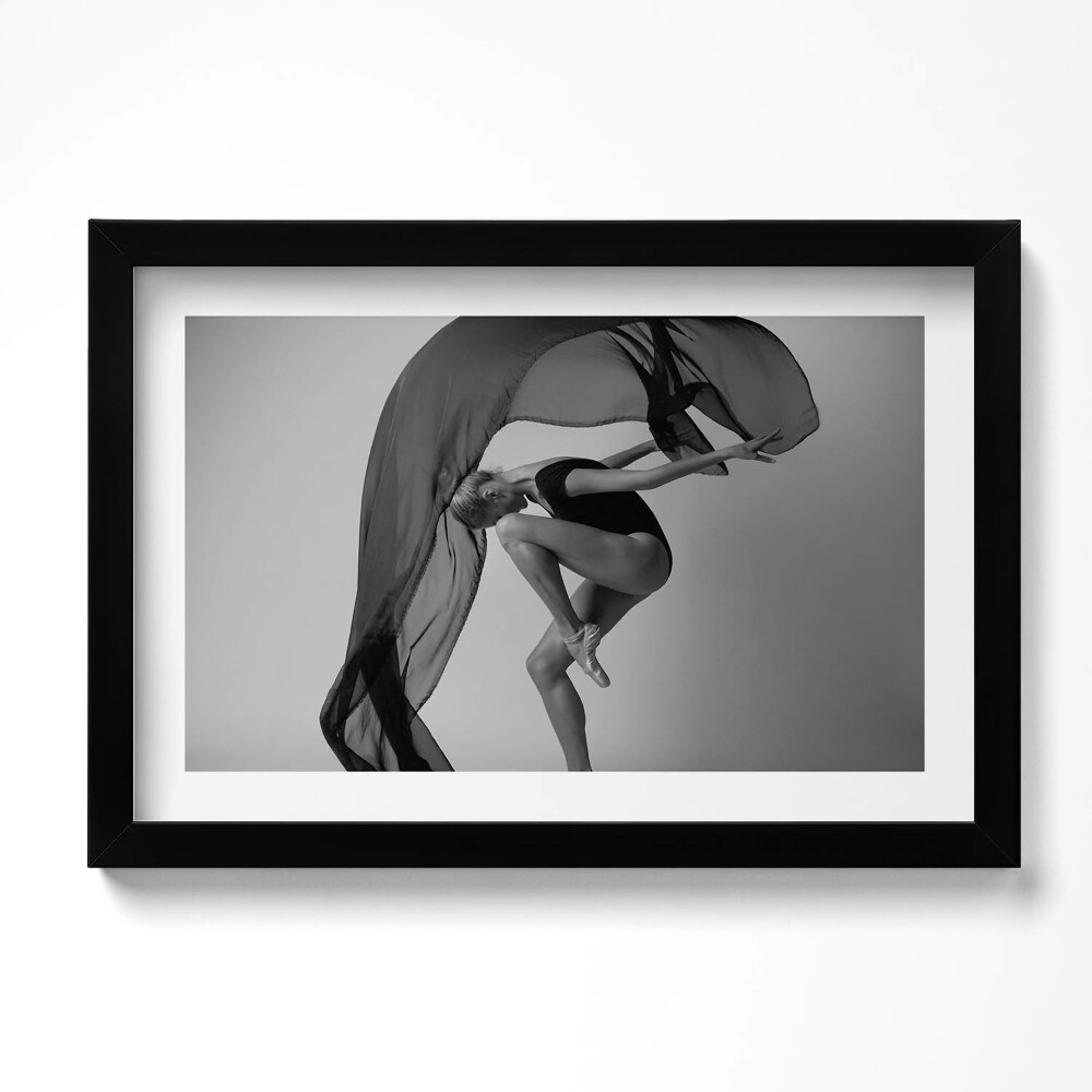 Keretezett kép Egy táncosnő képe tánc közben