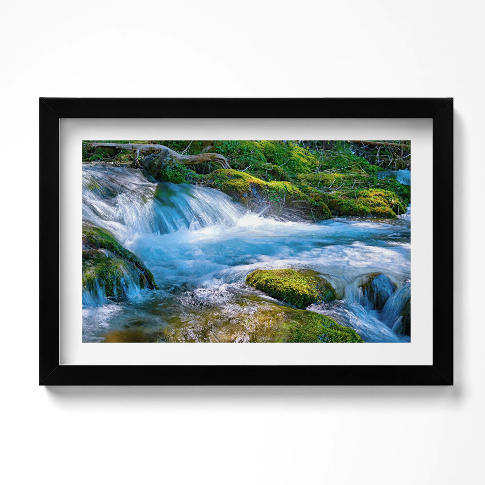 Kép keretben Rohanó patak az erdőben